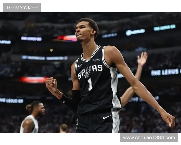 文班亚马首场比赛表现惊艳五次盖帽隔扣字母哥引发热烈讨论